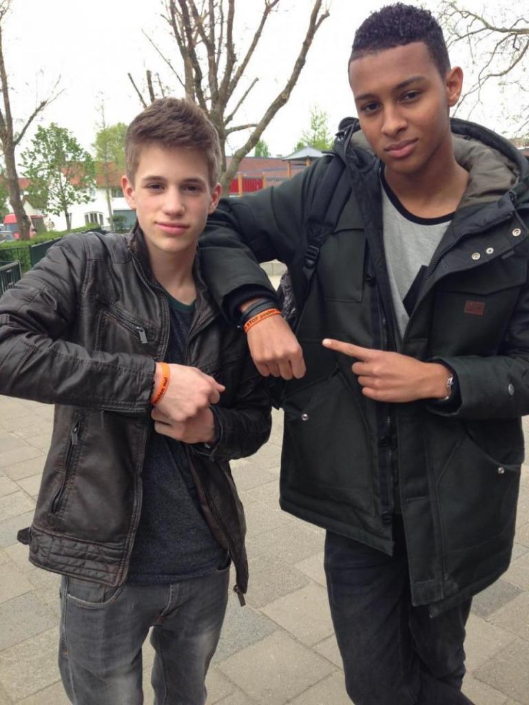 Owen Playfair en Rein van Duivenboden van Mainstreet met bandje tegen pesten: Ik STOP pesten nu! www.stoppestennu.nl