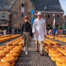 Daniel Stosic opent Kaasmarkt in Gouda - Week tegen Pesten