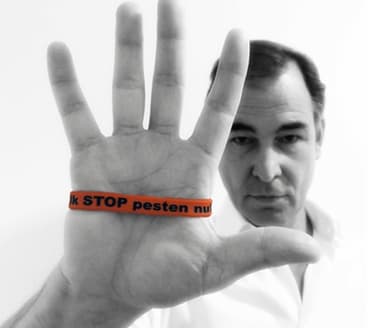 Foto: Erik de Vogel (Ludo Sander) zegt: Ik STOP pesten nu!