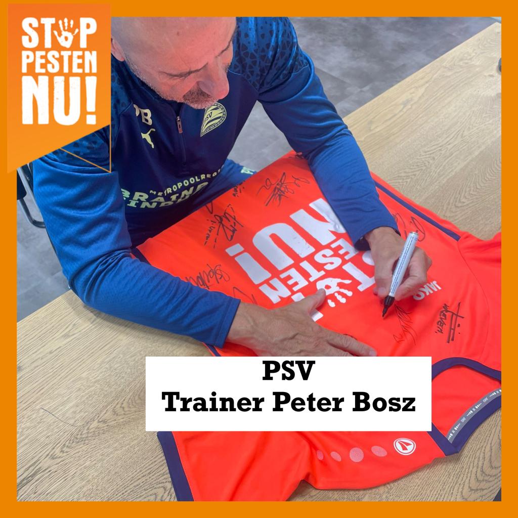 PSV Trainer Peter Bosz steunt actie tegen pesten van #stoppestennu