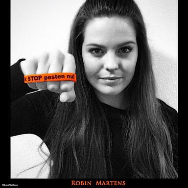 Robin Martens zegt: Ik STOP pesten nu! met oranje bandje tegen pesten