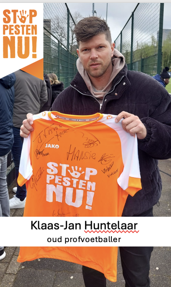 Klaas-Jan Huntelaar steunt Stop Pesten Nu t-shirt actie